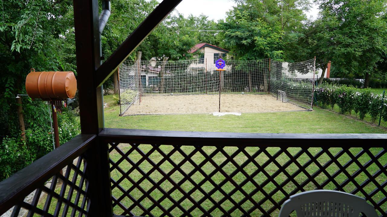 Radvaň nad Dunajom Tobo House Along The River Danube מראה חיצוני תמונה