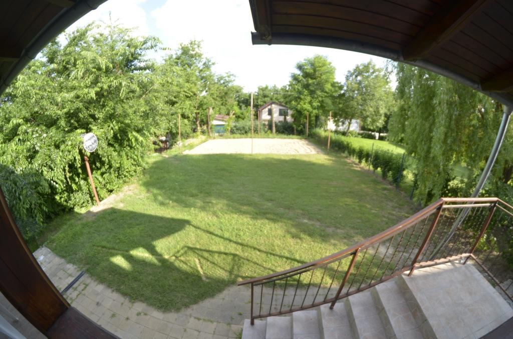 Radvaň nad Dunajom Tobo House Along The River Danube מראה חיצוני תמונה